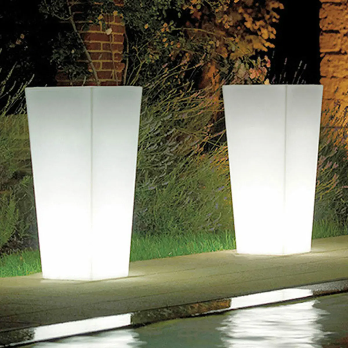Vaso luminoso Arkema Quadro 86 SL in resina LLDPE quadrato 86 cm - Image 3